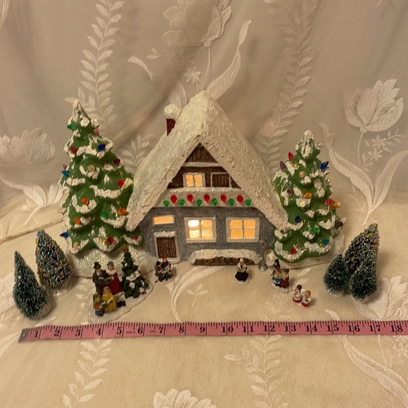 Vintage Ceramic Light up Christmas house with miniature Carolers Accessories. - Picture 8 of 11